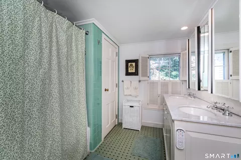 Bath - 59 Painter Ridge Rd, Washington, CT 06793 photo 1 of 2