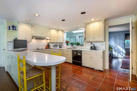 Kitchen - 59 Painter Ridge Rd, Washington, CT 06793 photo 1 of 3