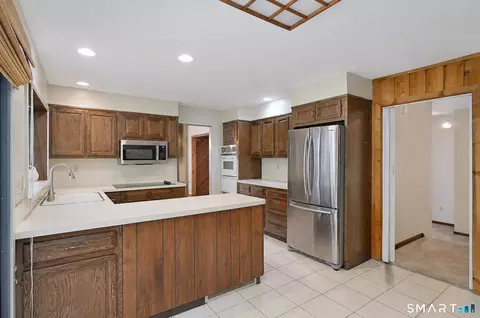 Kitchen - 9 Deacon Abbott Ln S, Redding, CT 06896 photo 2 of 3
