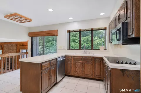 Kitchen - 9 Deacon Abbott Ln S, Redding, CT 06896 photo 3 of 3