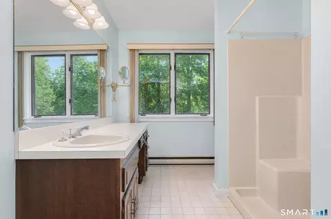 Bath - 9 Deacon Abbott Ln S, Redding, CT 06896 photo 2 of 3