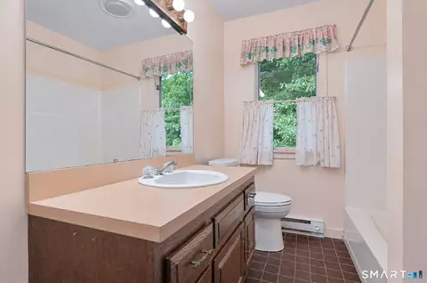 Bath - 9 Deacon Abbott Ln S, Redding, CT 06896 photo 3 of 3