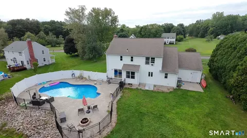 8 Birchview Dr, Ellington, CT 06029 photo 3
