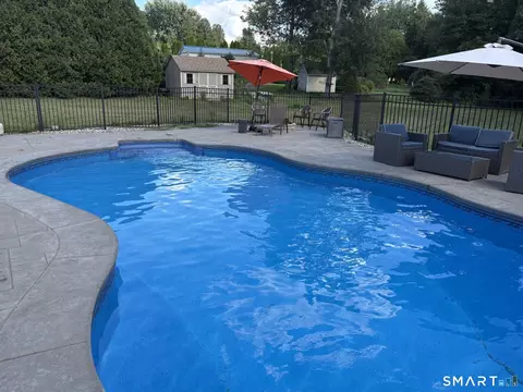 8 Birchview Dr, Ellington, CT 06029 photo 2