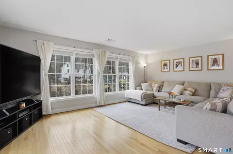 Living - 74 Perry St #183, Putnam, CT 06260 photo 2 of 4