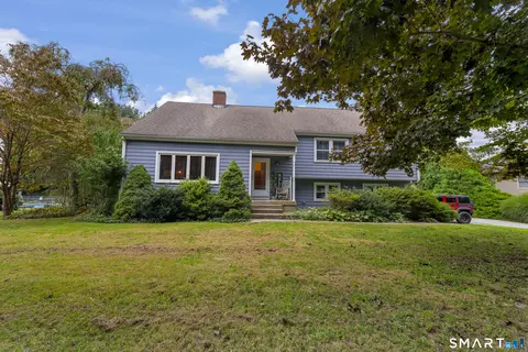 30 High Ridge Dr, Waterford, CT 06385