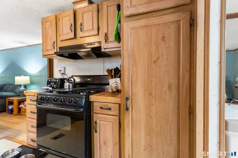 Kitchen - 17 Evergreen Park, Clinton, CT 06413 photo 2 of 3