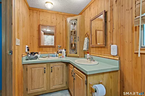 Bath - 17 Evergreen Park, Clinton, CT 06413 photo 1 of 3