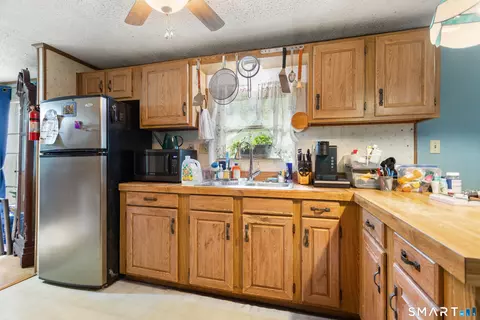 Kitchen - 17 Evergreen Park, Clinton, CT 06413 photo 1 of 3
