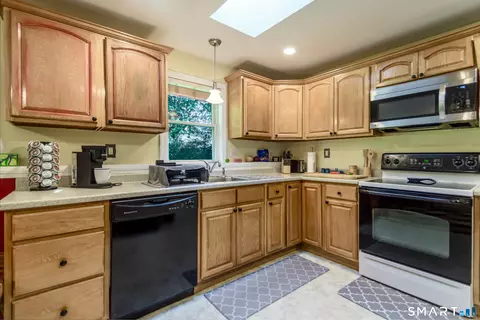 Kitchen - 18 Arbor Rd, Monroe, CT 06468 photo 4 of 5