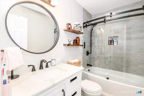 Bath - 27 Brittany Dr, Durham, CT 06422 photo 4 of 5