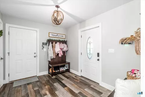 Entry Way - 27 Brittany Dr, Durham, CT 06422 photo 2 of 4
