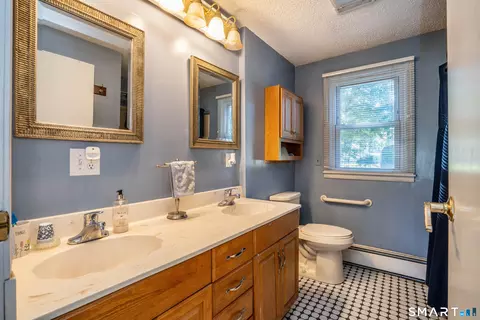 Bath - 36 Mildrum Rd, Berlin, CT 06037 photo 1 of 2