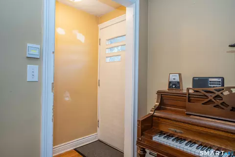Entry Way - 36 Mildrum Rd, Berlin, CT 06037 photo 1 of 2