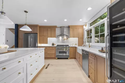 Kitchen - 237 Strobel Rd, Trumbull, CT 06611 photo 3 of 4