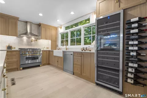 Kitchen - 237 Strobel Rd, Trumbull, CT 06611 photo 4 of 4