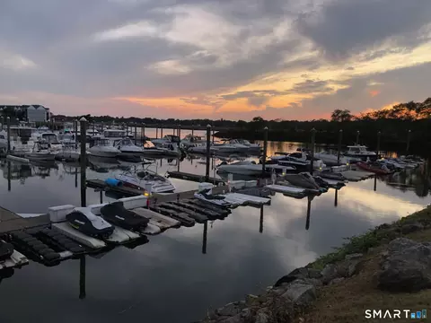 275 Popes Island Rd #A17, Milford, CT 06461