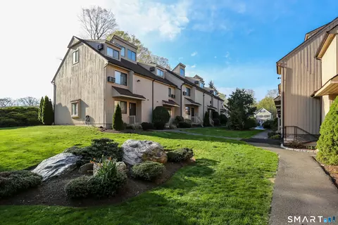 19 Woodway Rd #16, Stamford, CT 06907