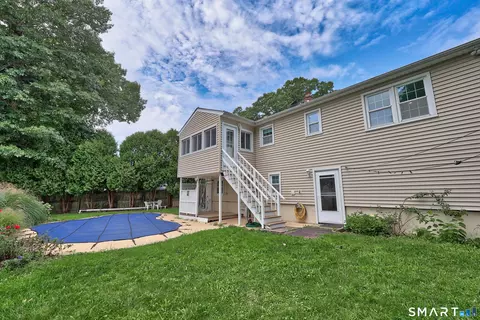 Exterior - 68 Eagle Pl, West Haven, CT 06516 photo 4 of 6