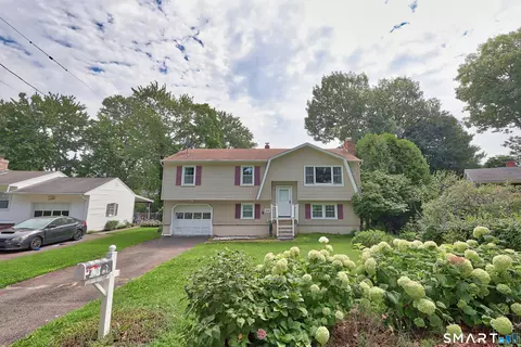 Exterior - 68 Eagle Pl, West Haven, CT 06516 photo 2 of 6