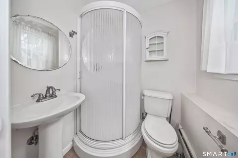 Bath - 68 Eagle Pl, West Haven, CT 06516 photo 2 of 2