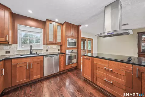 Kitchen - 68 Eagle Pl, West Haven, CT 06516 photo 3 of 6