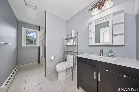 Bath - 68 Eagle Pl, West Haven, CT 06516 photo 1 of 2