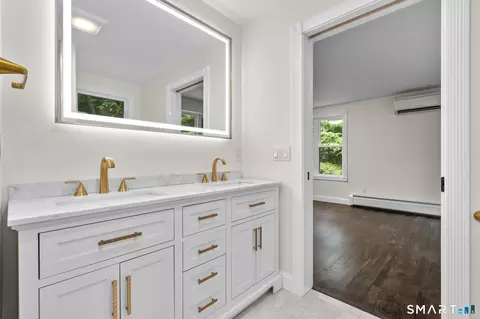 Bath - 31 Jackson Dr, Trumbull, CT 06611 photo 2 of 6