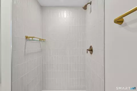 Bath - 31 Jackson Dr, Trumbull, CT 06611 photo 4 of 6