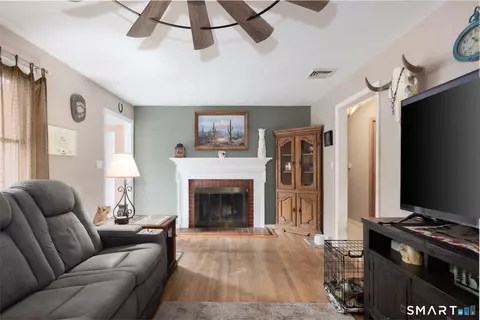 Living - 7 Split Rock Dr, Wolcott, CT 06716 photo 2 of 3