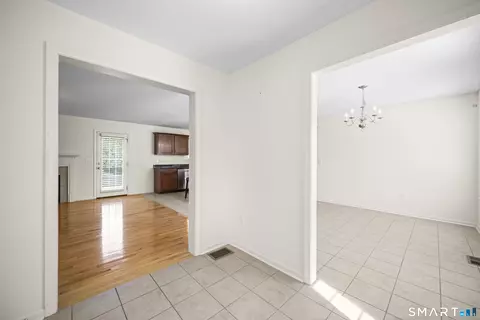 Entry Way - 3 Steeple View Dr #3, Ellington, CT 06029 photo 2 of 3