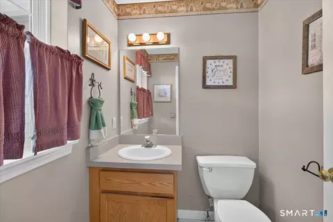 Bath - 98 Broadleaf Cir, Suffield, CT 06093 photo 1 of 4