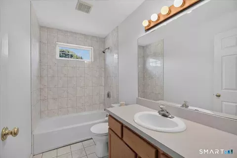 Bath - 98 Broadleaf Cir, Suffield, CT 06093 photo 4 of 4