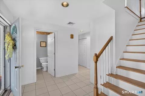 Entry Way - 98 Broadleaf Cir, Suffield, CT 06093 photo 1 of 1