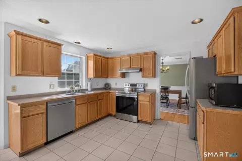 Kitchen - 98 Broadleaf Cir, Suffield, CT 06093 photo 2 of 3