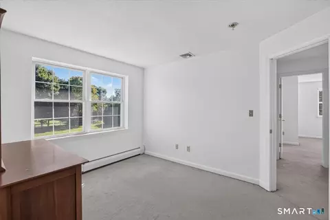 Bedroom - 98 Broadleaf Cir, Suffield, CT 06093 photo 5 of 8