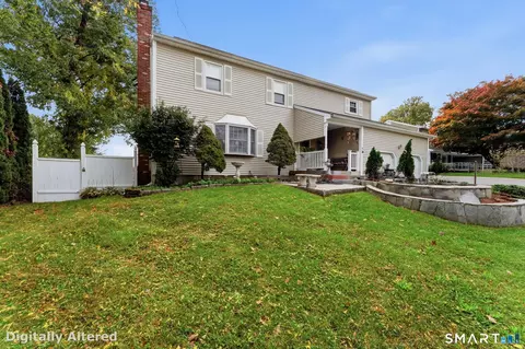 29 Harvest Ln, Milford, CT 06461