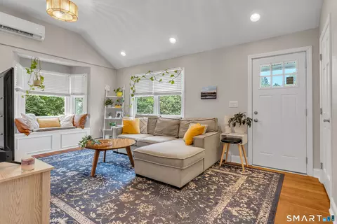 Entry Way - 37 Wayne Rd, Groton, CT 06340 photo 1 of 2