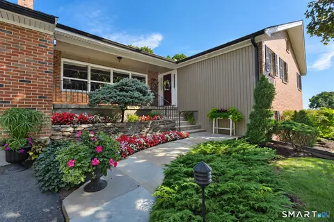 66 Lovelace Dr, West Hartford, CT 06117
