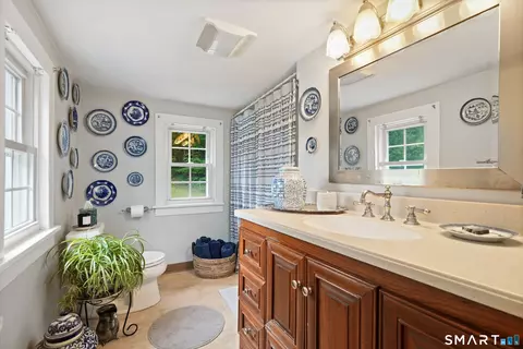 Bath - 248 Simpaug Tpke, Redding, CT 06896 photo 1 of 2