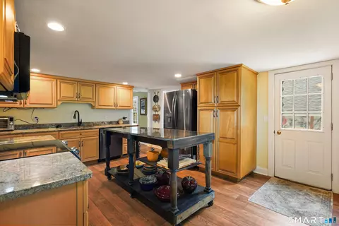 Kitchen - 248 Simpaug Tpke, Redding, CT 06896 photo 3 of 3