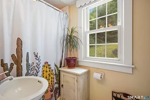Bath - 248 Simpaug Tpke, Redding, CT 06896 photo 2 of 2