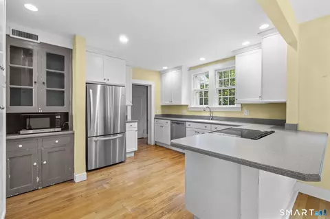 Kitchen - 97 Hurlbutt St, Wilton, CT 06897 photo 4 of 5