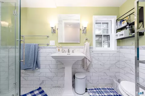 Bath - 538 Main St, Wethersfield, CT 06109 photo 6 of 6