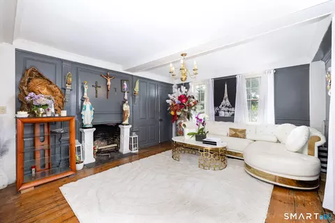 Living - 538 Main St, Wethersfield, CT 06109 photo 2 of 4