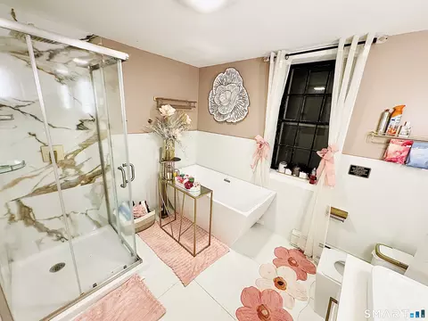 Bath - 538 Main St, Wethersfield, CT 06109 photo 5 of 6