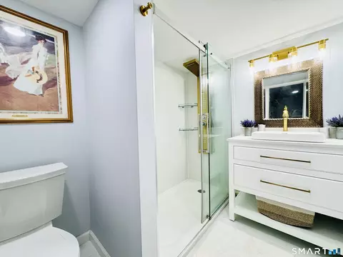 Bath - 538 Main St, Wethersfield, CT 06109 photo 3 of 6