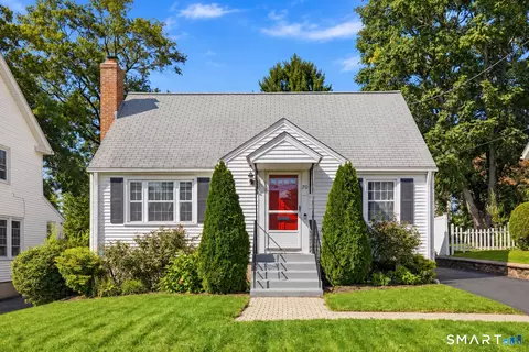 70 Fennbrook Rd, West Hartford, CT 06119
