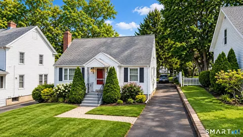 70 Fennbrook Rd, West Hartford, CT 06119