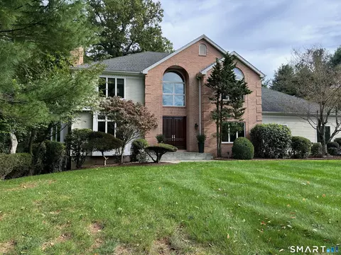 1 Mountaincrest Dr, Cheshire, CT 06410